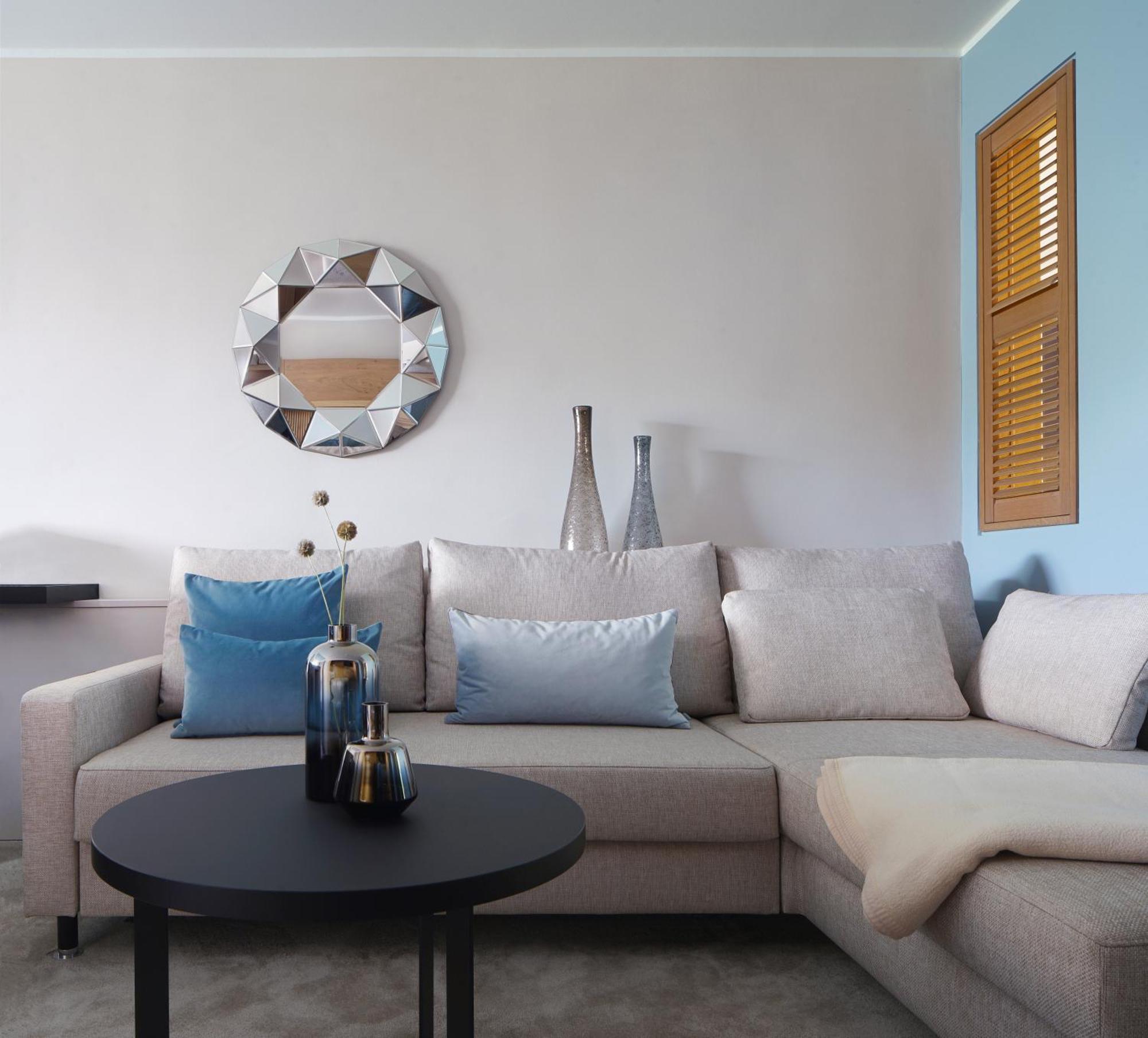 Das Tegernsee Exteriör bild A modern sectional sofa